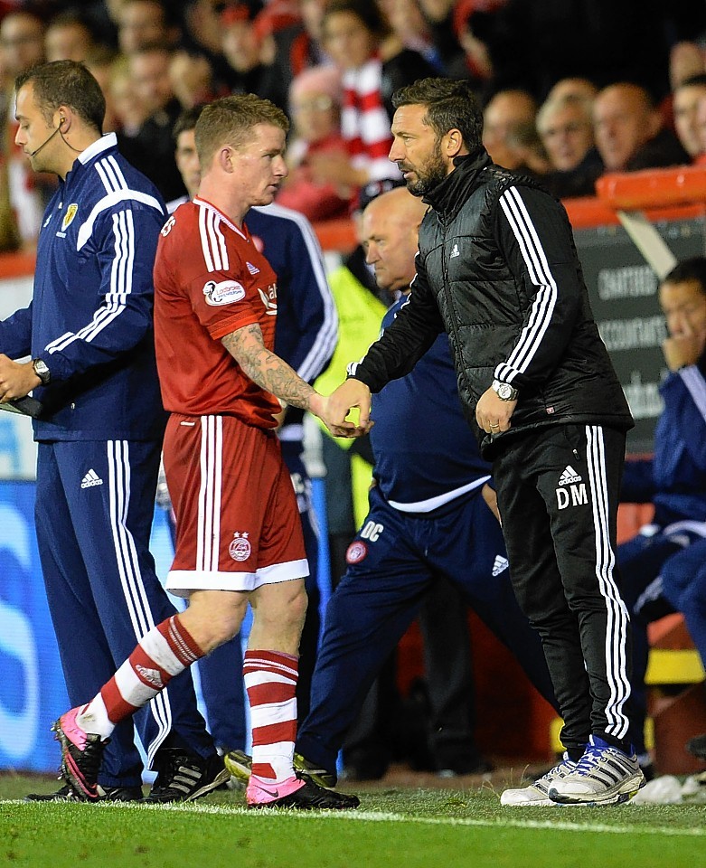 Derek McInnes shakes the hand of Jonny Hayes after he was substituted last night