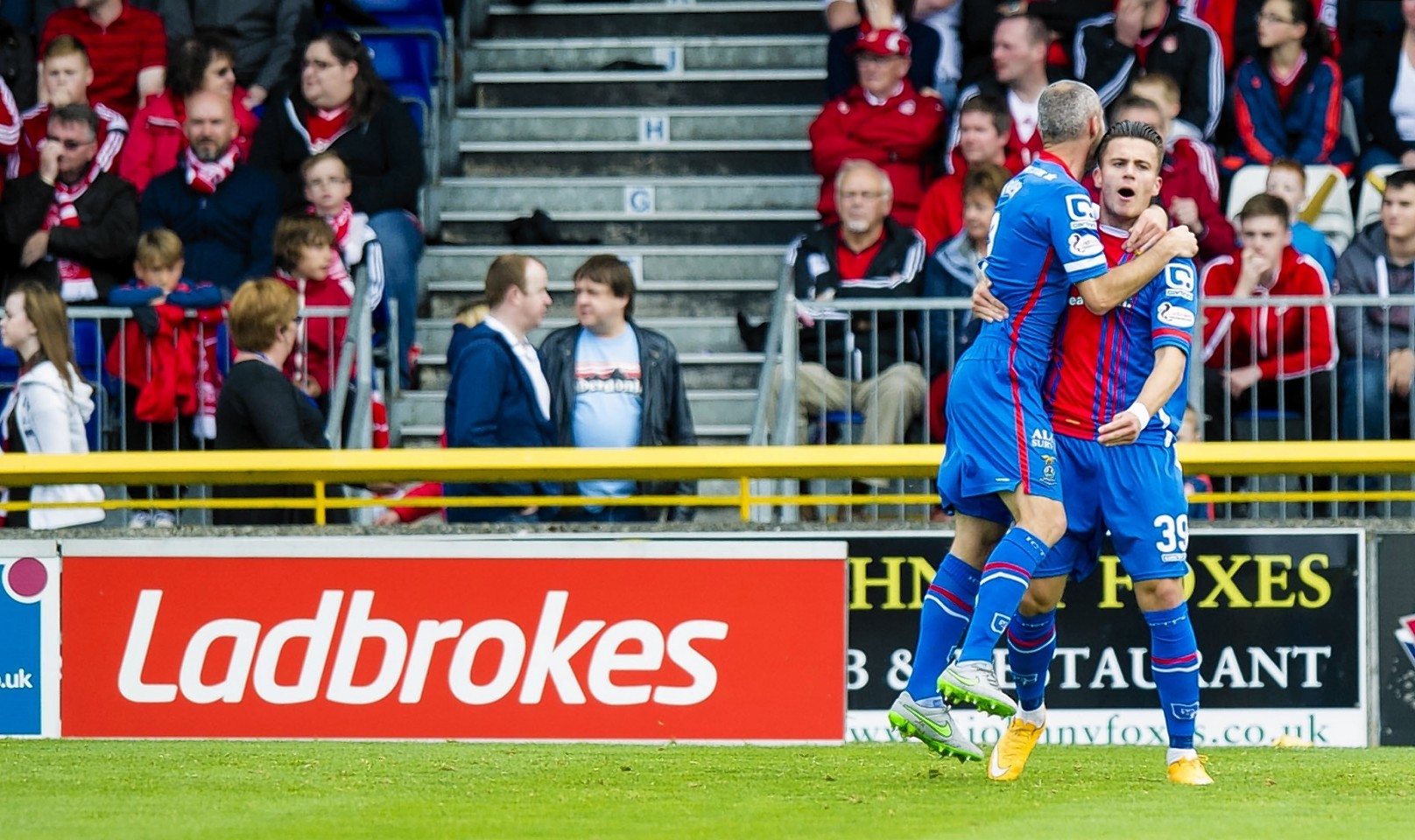 David Raven congratulates Storey on his goal against Aberdeen 