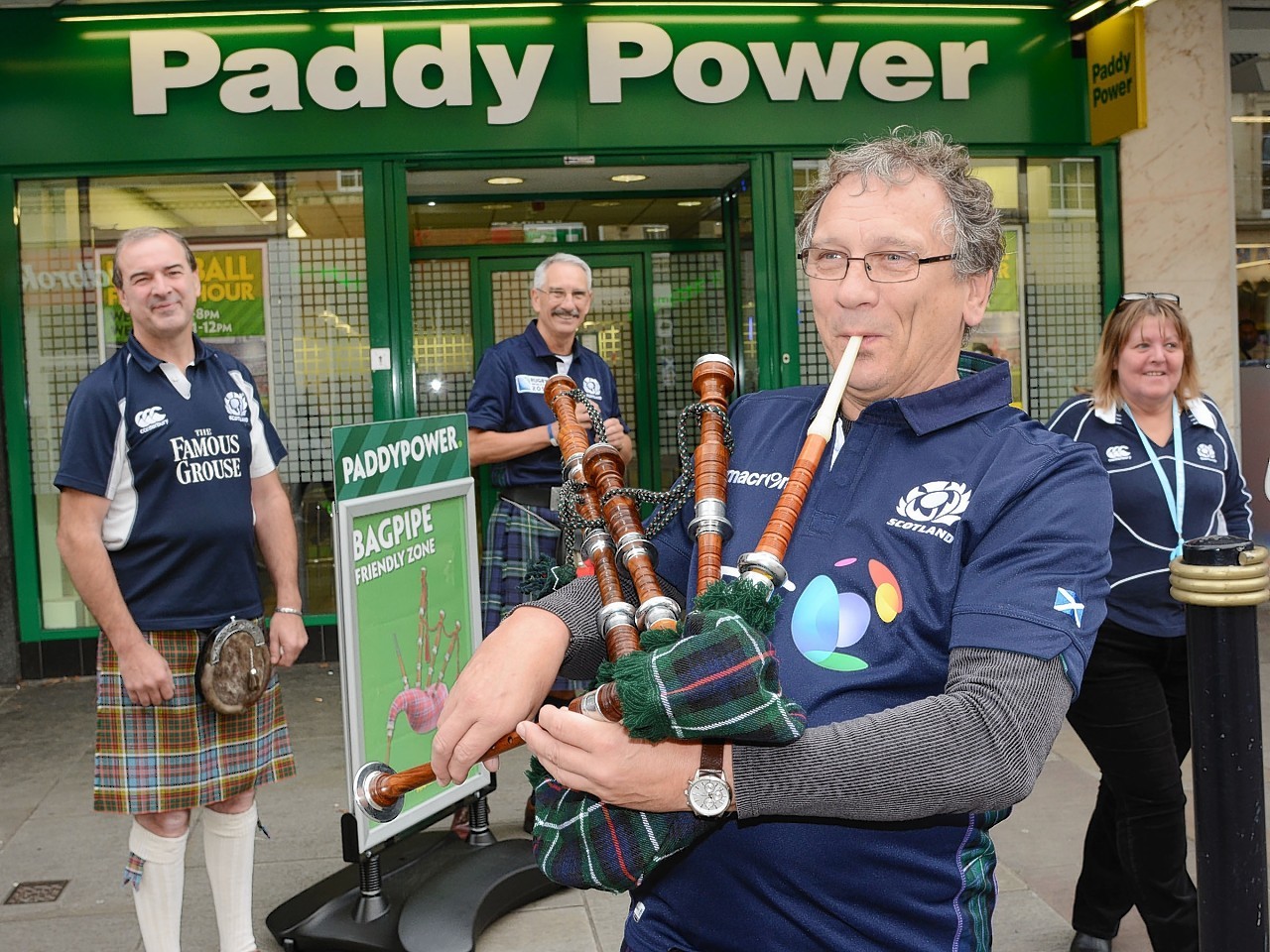 Paddy Power turned their Southgate Street shop in Gloucester into a bagpipe friendly zone ahead of Scotland v Japan after tournament organisers banned them