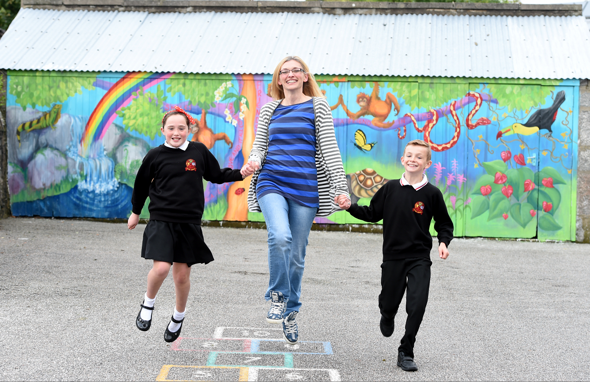 The memorial was created by local artist Becky Hutchinson, as well as Culter Primary children.