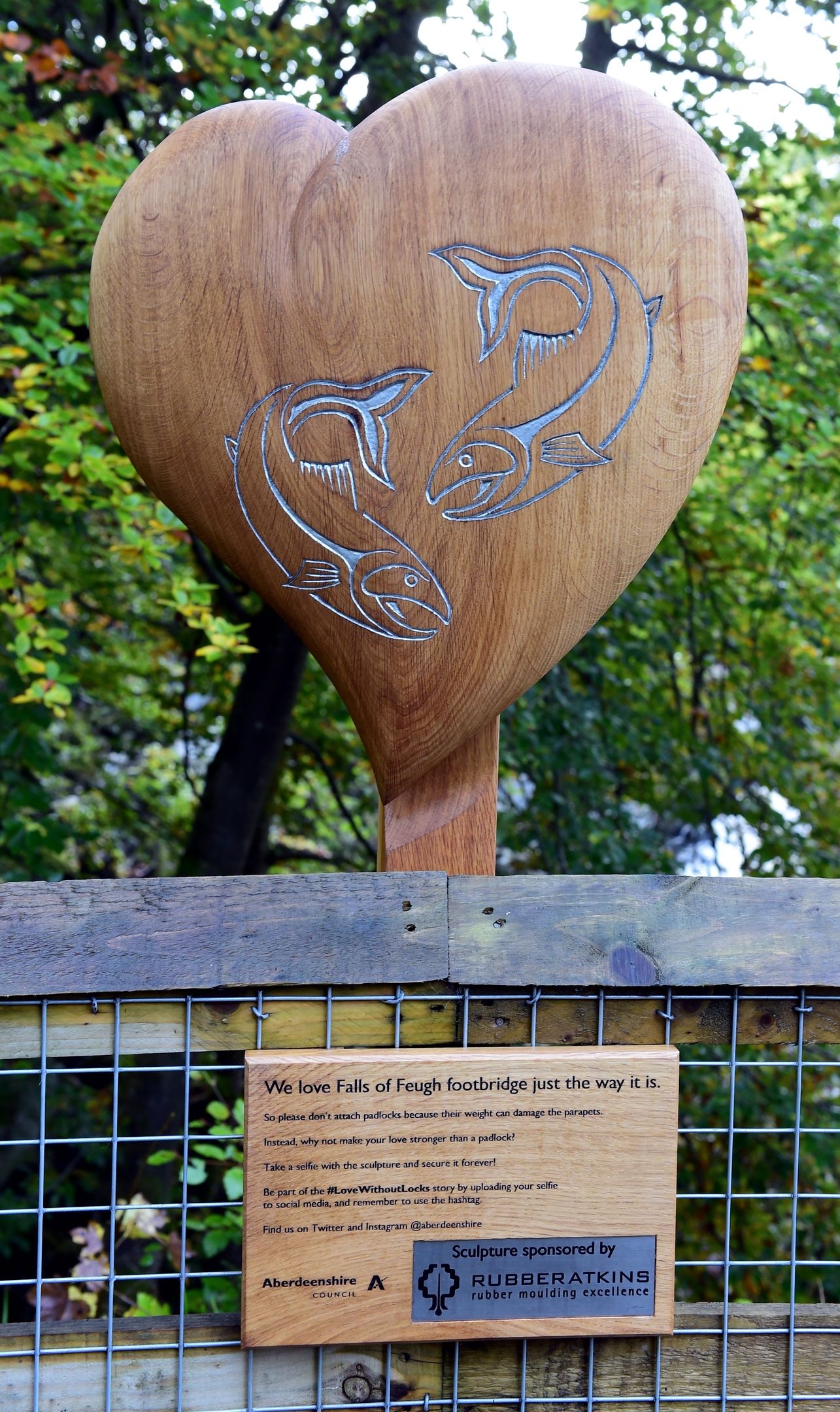 The wooden heart for #lovewithoutlocks
