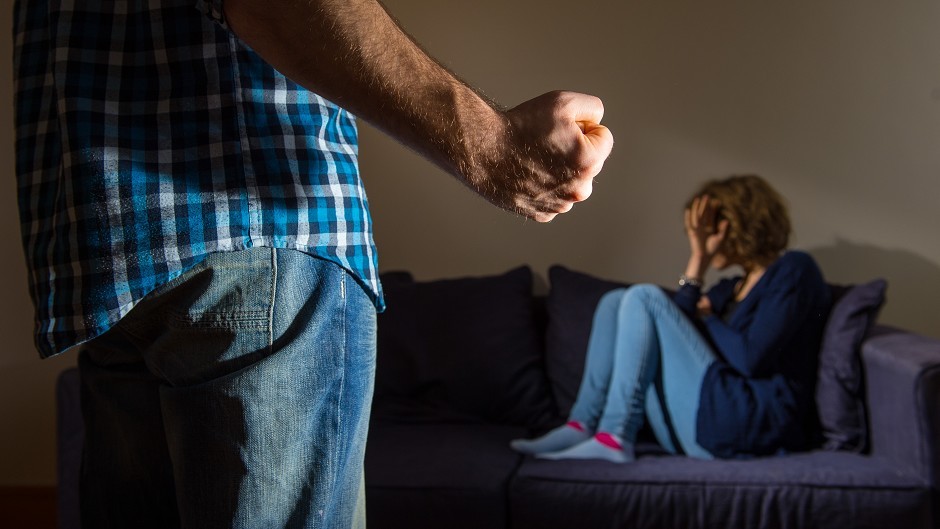 There were 59,882 incidents of domestic abuse against both sexes in 2014/15