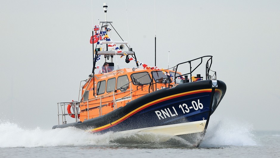 An RNLI lifeboat crew was launched from Barra.