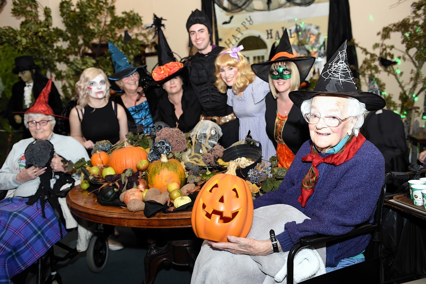 Jean Gosling, Niamh Ross, Margaret Mackie, Joan Cowe, Craig Rowley, Emily Hoskins, Kelly Mackie, and Mary Wilkin, residents and staff of Anderson's Care Home.  Picture by Gordon Lennox