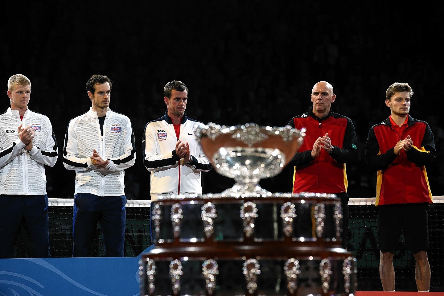 Great Britain's (left to right) Kyle Edmund, Andy Murray and captain Leon Smith before the trophy presentation