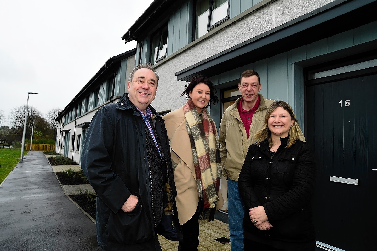 Alex Salmond meets tenants Graham and Summers and daughter Lucy at the new housing project in Strichen