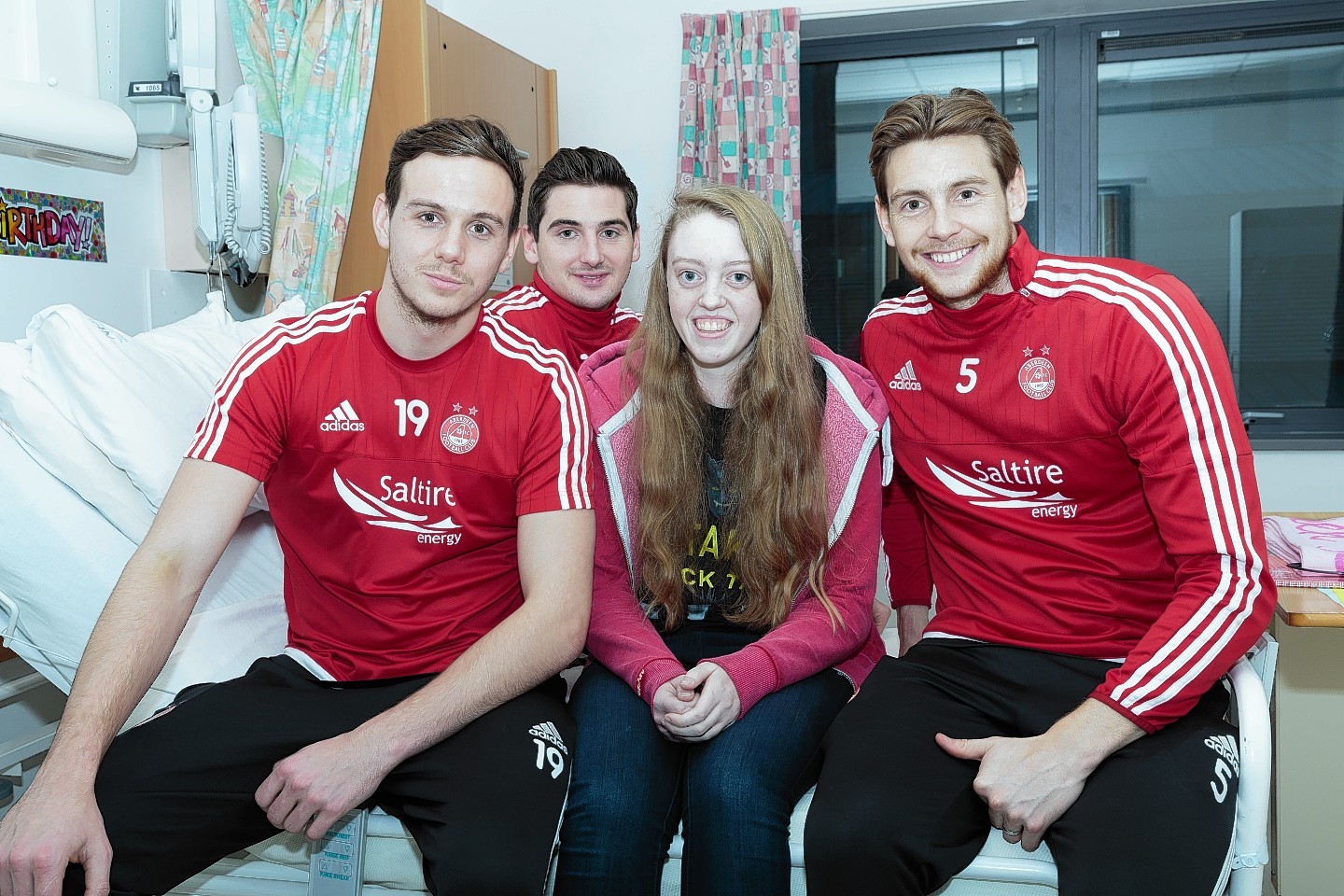 Dons players visit children at Aberdeen hospital