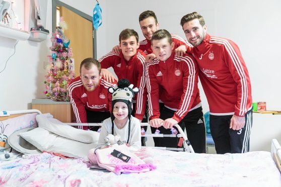 Dons players visit children at Aberdeen hospital