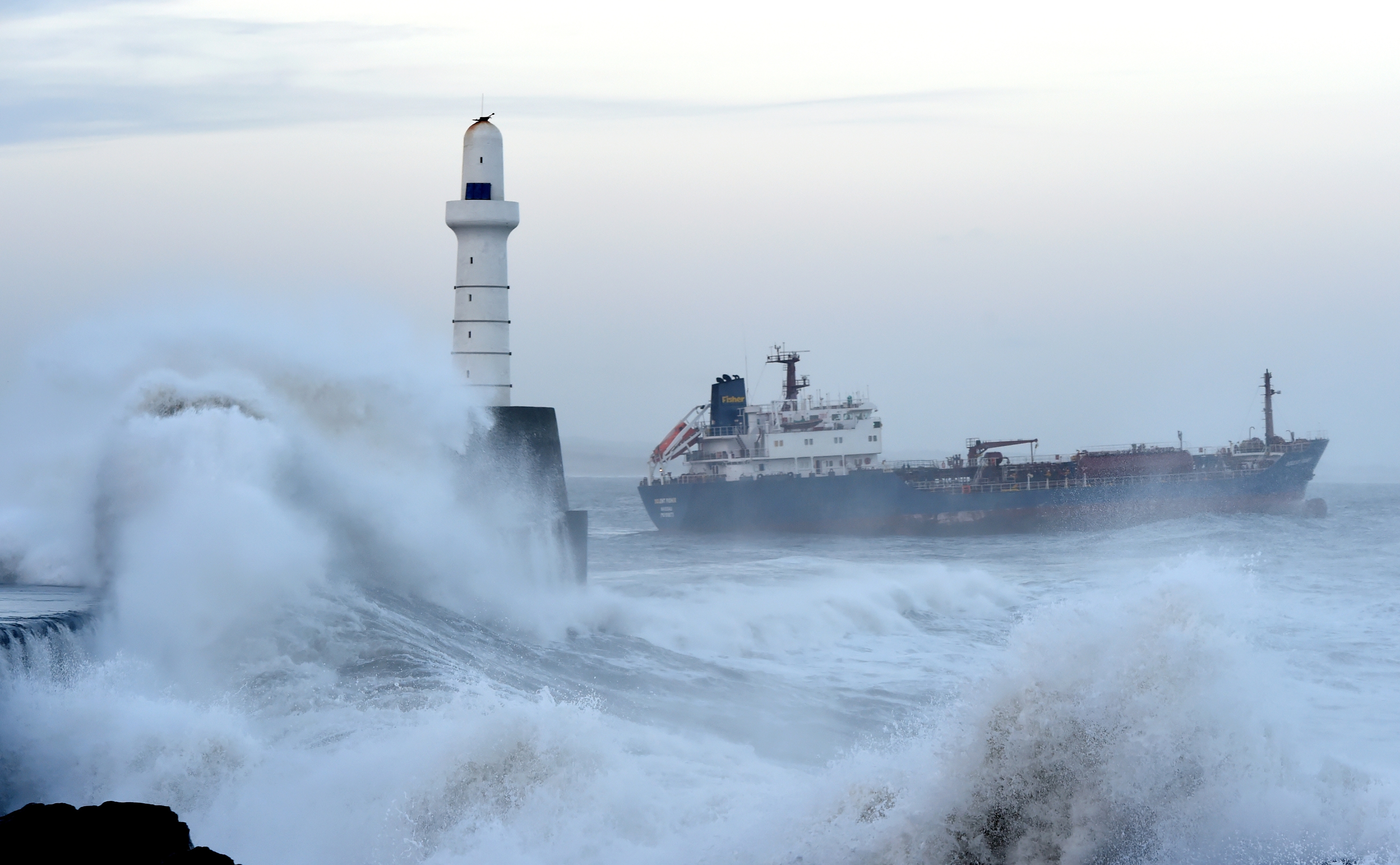 Waves batter the Aberdeen harbour entrance wall. Picture by KENNY ELRICK     29/12/2015