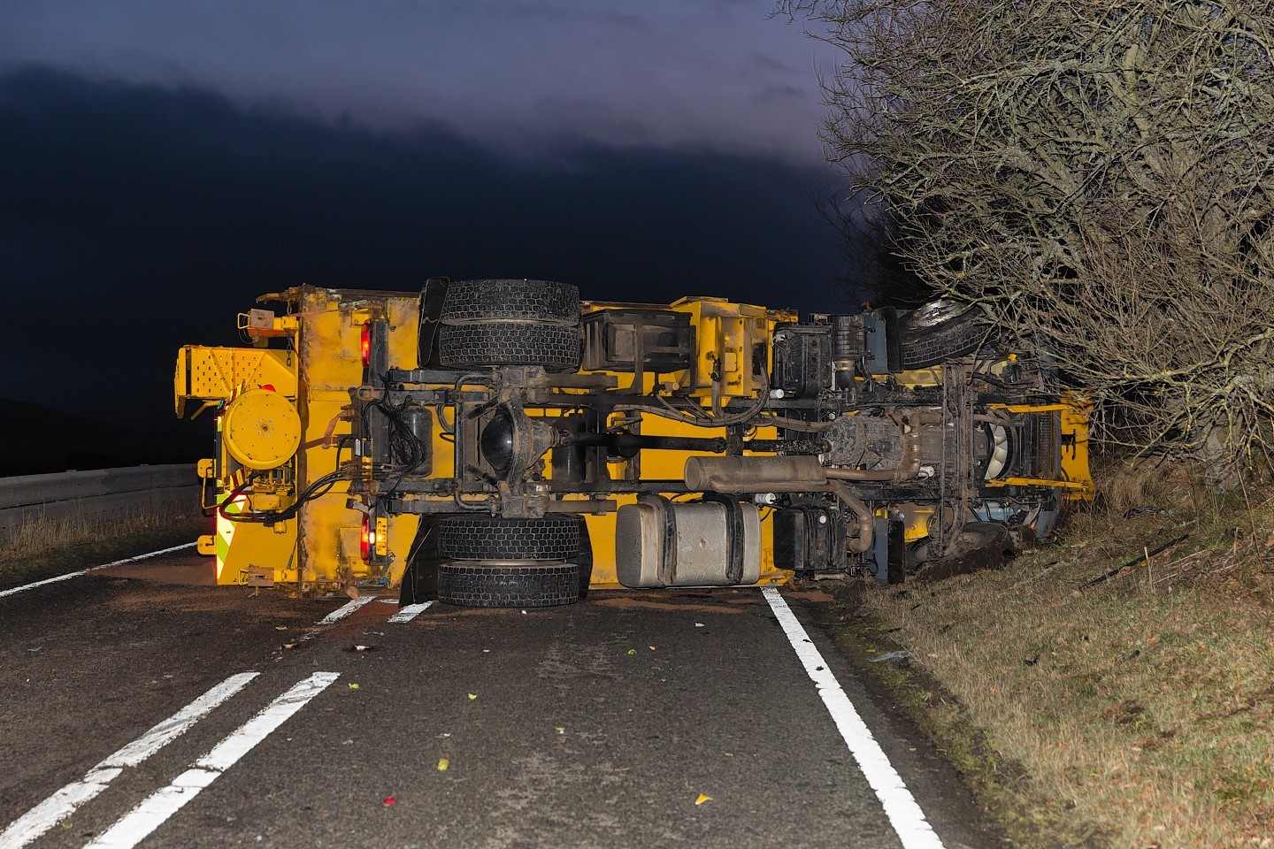 The gritter overturned on the road 