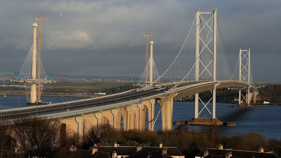 Engineers aim to repair the fault on the Forth Road Bridge and have it open to traffic by January 4