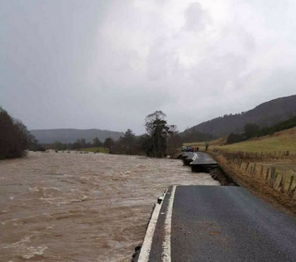 The A93 has disappeared into the River Dee. Photo uploaded to Twitter by Fiona Pringle of the Deeside Piper/Fife Free Press