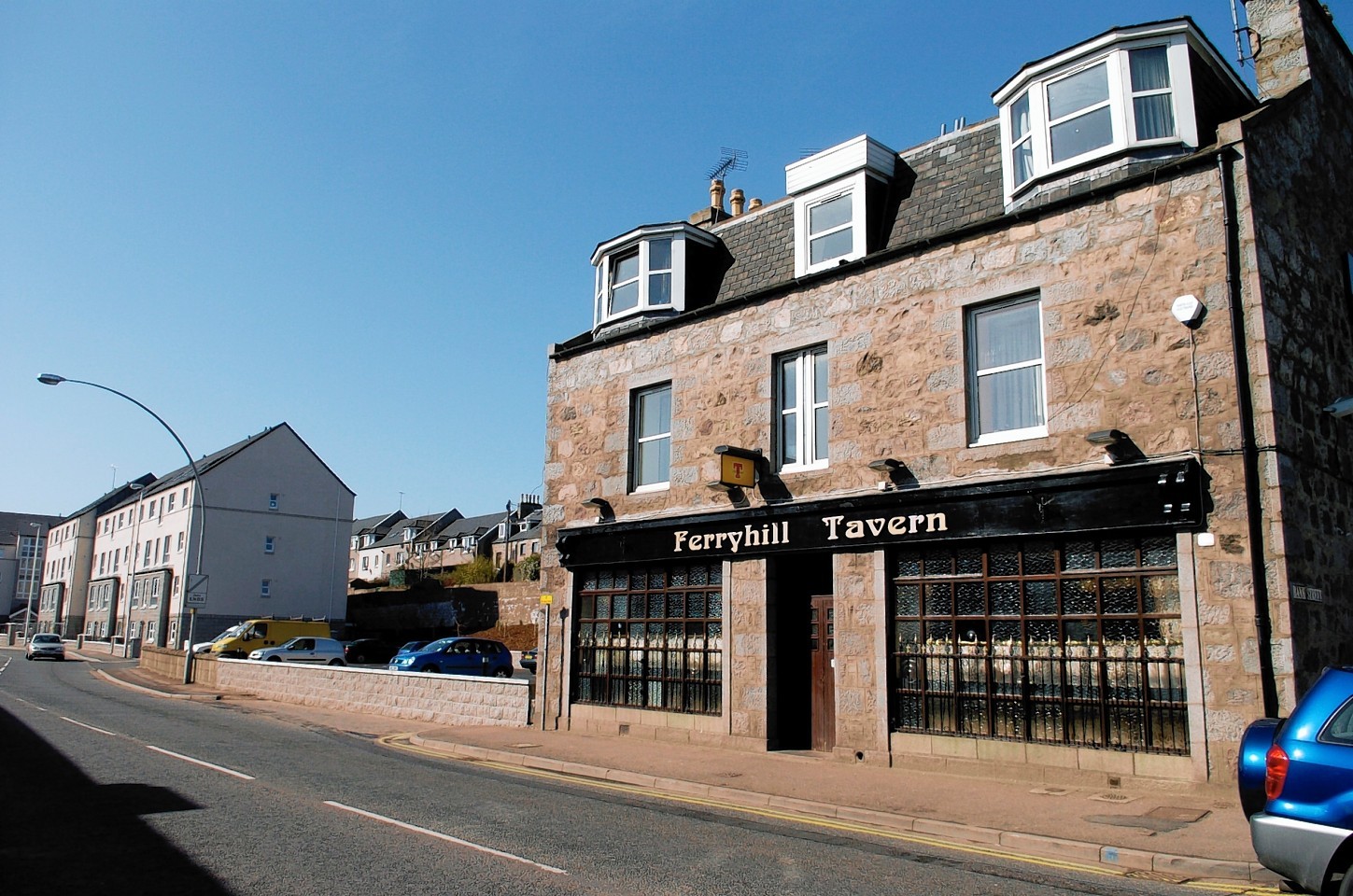 Papa John's has been given planning permission to convert the former Ferryhill Tavern into a pizza takeway.