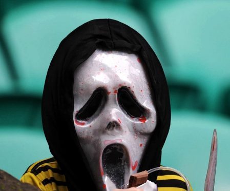 A "scream style" mask