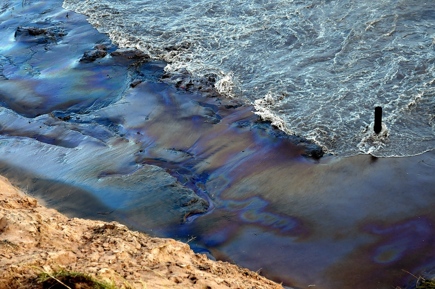 Oil stemming from oil drilling mud has started to spill out of a neglected landfill site at Blackdog beach and into the sea. Residents are calling for the council to take some action and clear up the spot, saying it is too dangerous for children and animals to walk there.