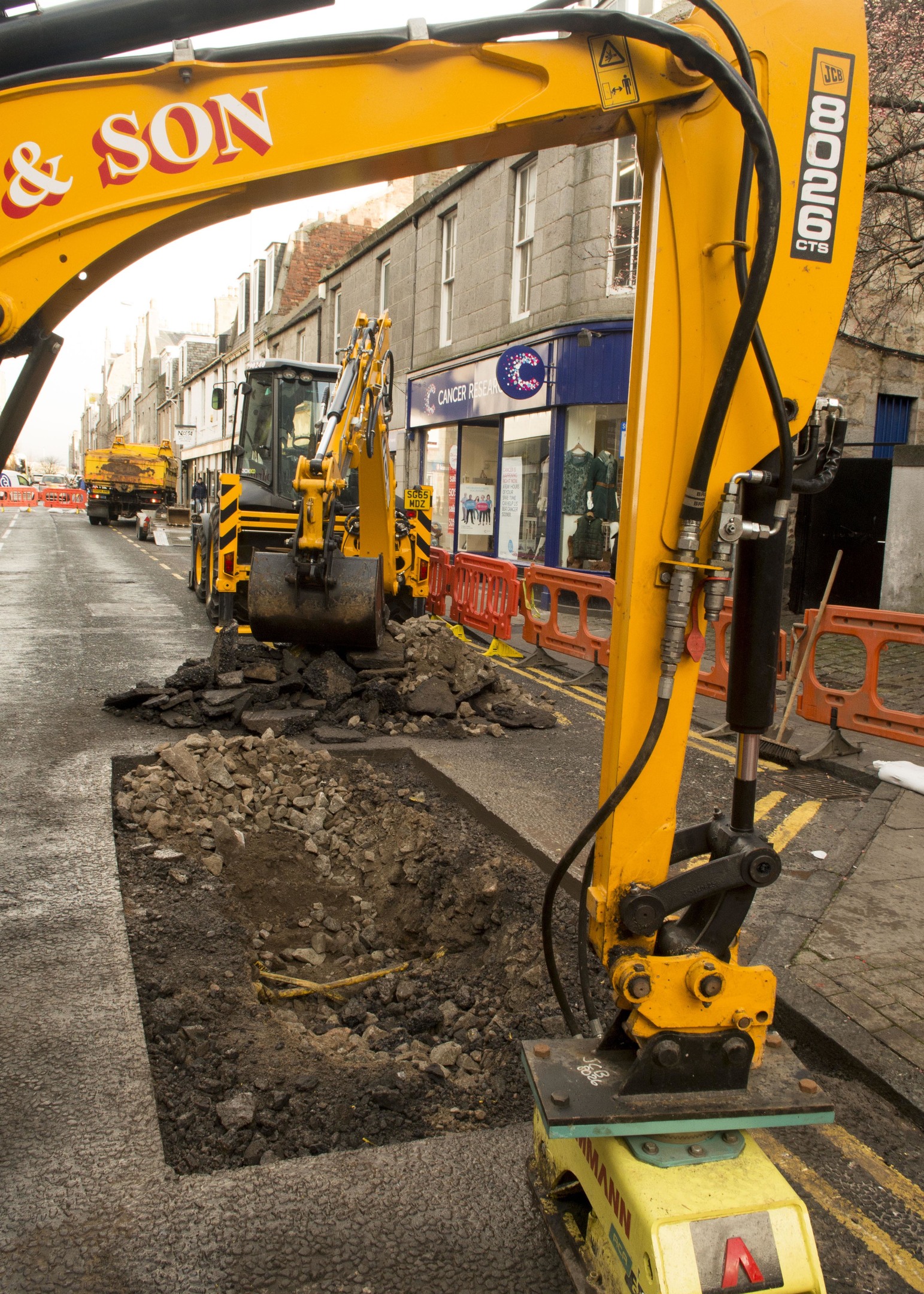 15/01/16Road services repair a hole that appeared in CHAPEL STREET- aberdeen