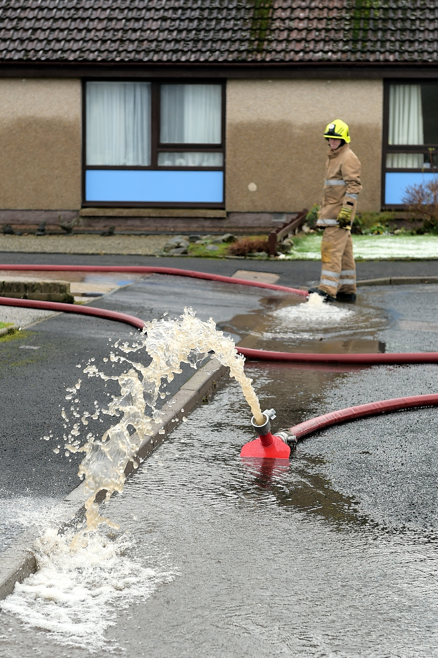 The River Ythan has burst it's banks at Ellon. Scottish Fire and Rescue pump water out of an area with an electric substation at Modley Close, which resulted in no power in the area since the early hours of the morning. 