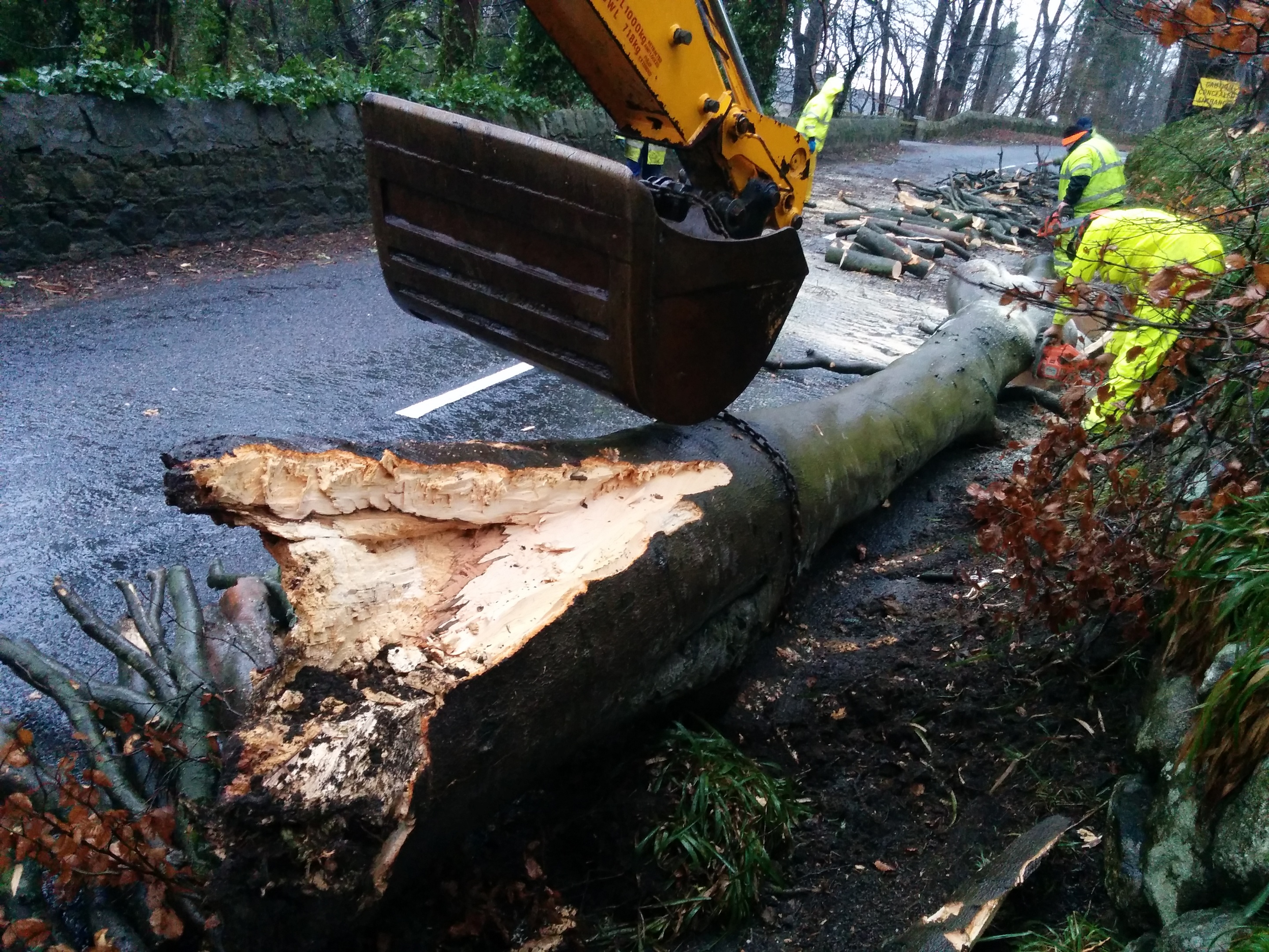 Recovery work on the road - Picture by Kenny Elrick