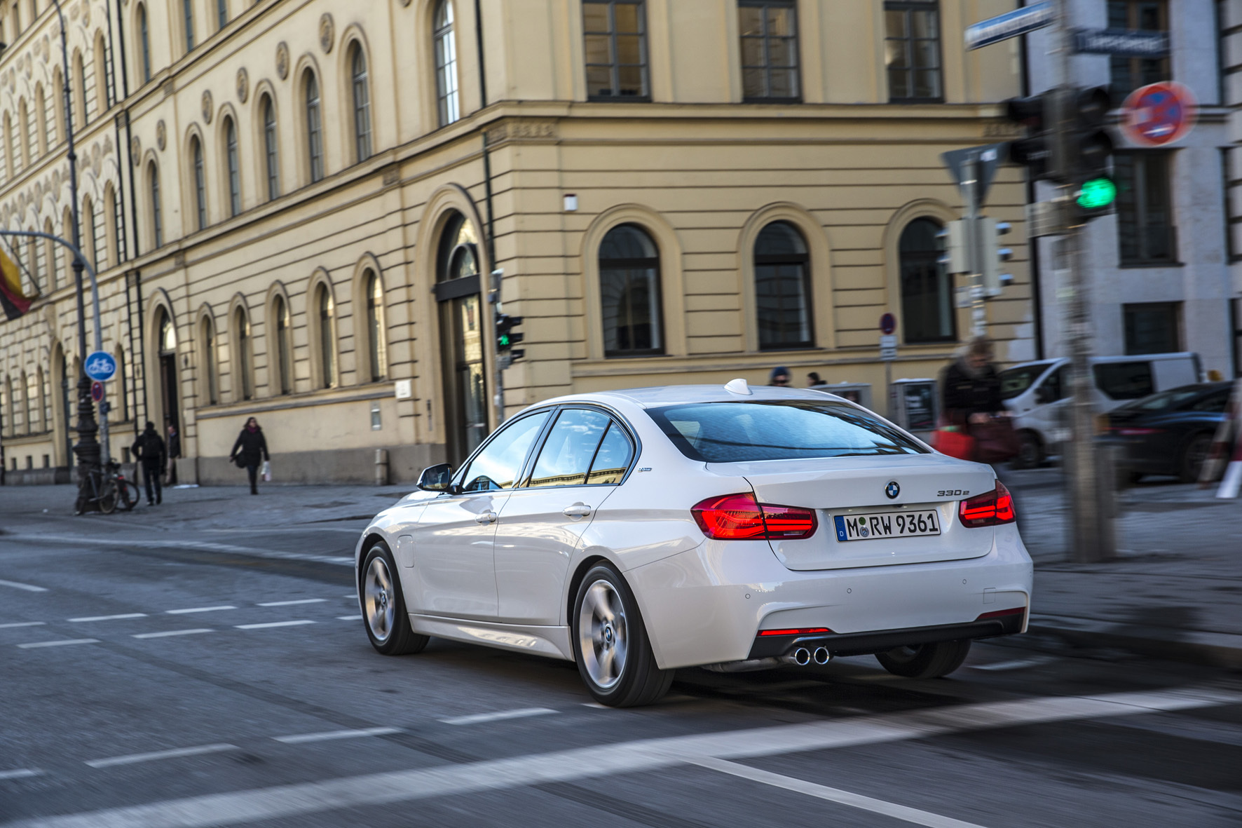 The BMW 330e is a conventional executive saloon car with a modern twist. The hybrid powertrain allows it to drive on full electric mode on city streets.