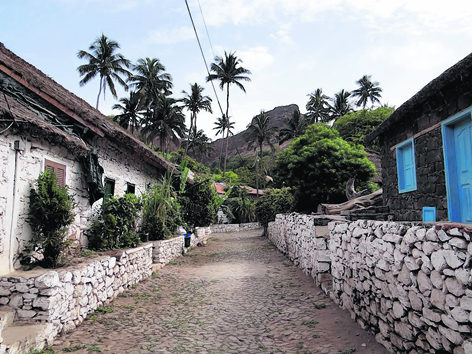 On Santiago, Rue de Banana (Banana Road) is a row of small cottages with thatched roofs made from banana leaves