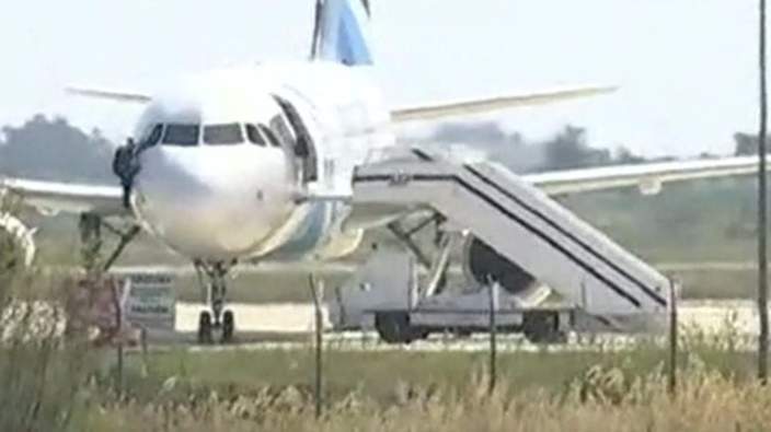 A passenger leaves the aircraft via a window during the incident 