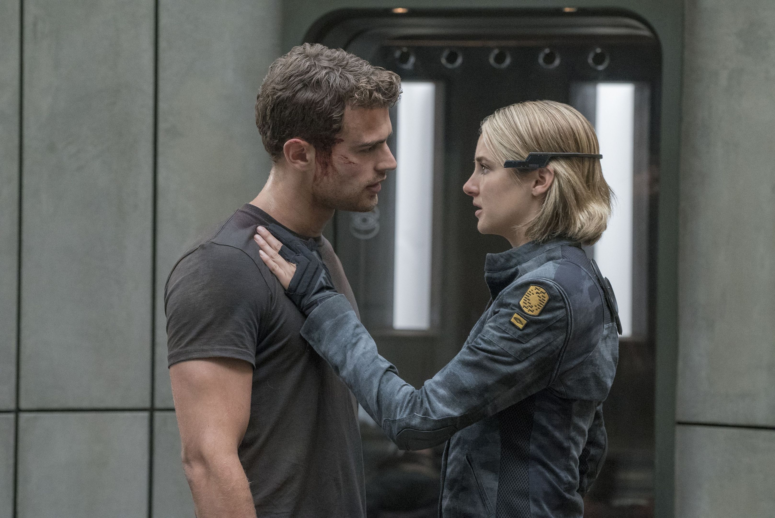 Undated Film Still Handout from The Divergent Series: Allegiant. Pictured: Theo James and Shailene Woodley. See PA Feature FILM Reviews. Picture credit should read: PA Photo/Entertainment One. WARNING: This picture must only be used to accompany PA Feature FILM Reviews.
