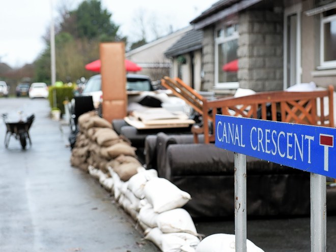 Flooding ; 
Canal Crescent, Port Elphinstone.     
Picture by Kami Thomson    10-01-15