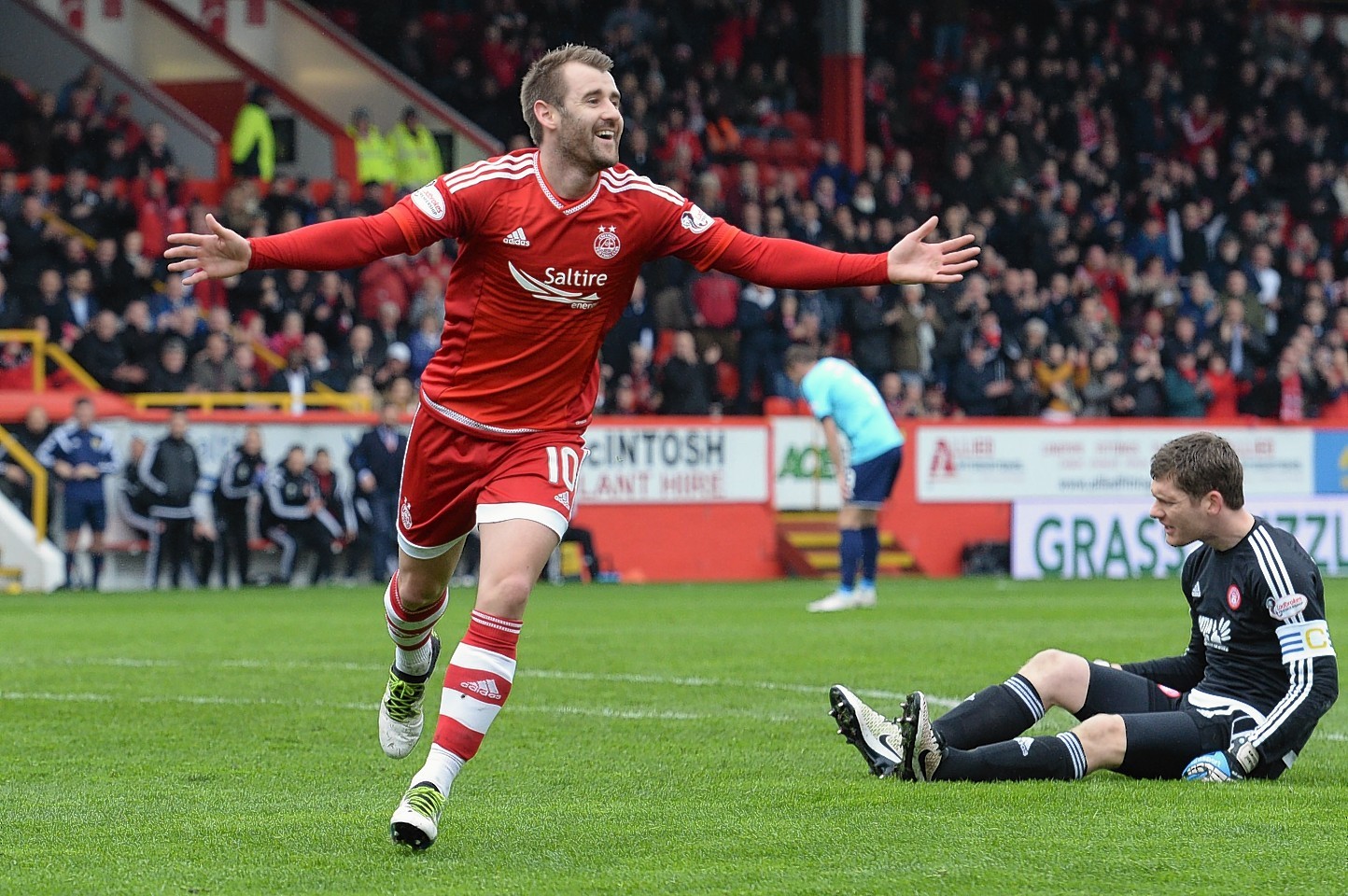 Aberdeen's Niall McGinn celebrates after making it 2-0.