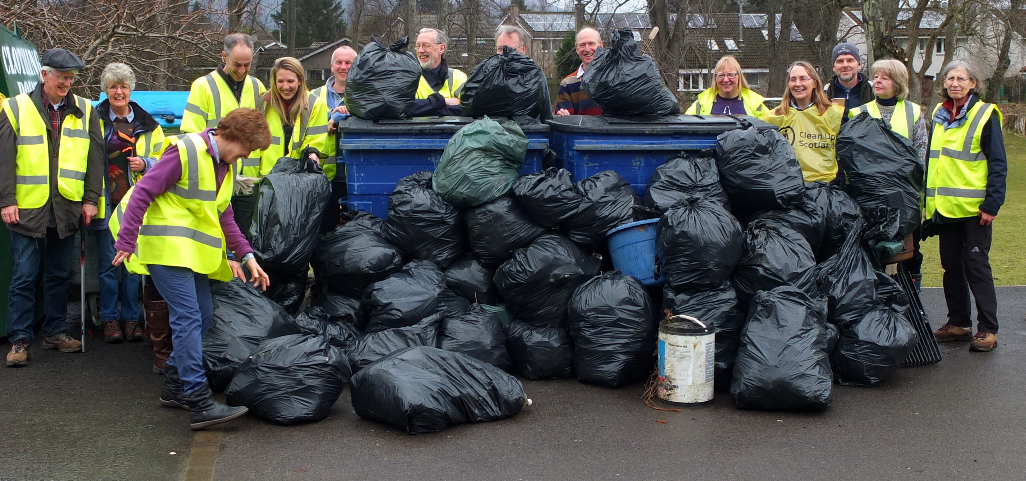 Volunteers from Monymusk pick up rubbish from the roadside