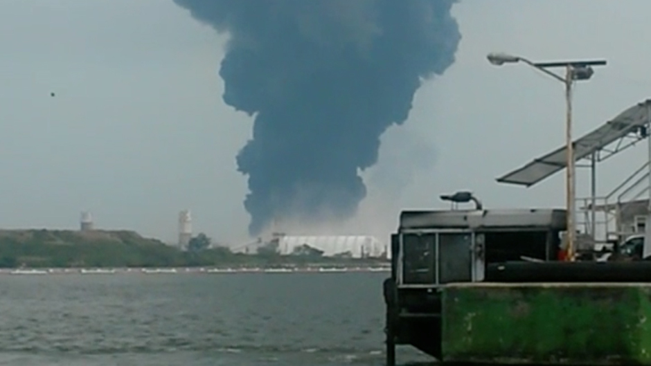 A large plume of smoke rises from Petroleos Mexicanos' petrochemical plant after an explosion in Coatzacoalcos (Inmel Enoc/AP)