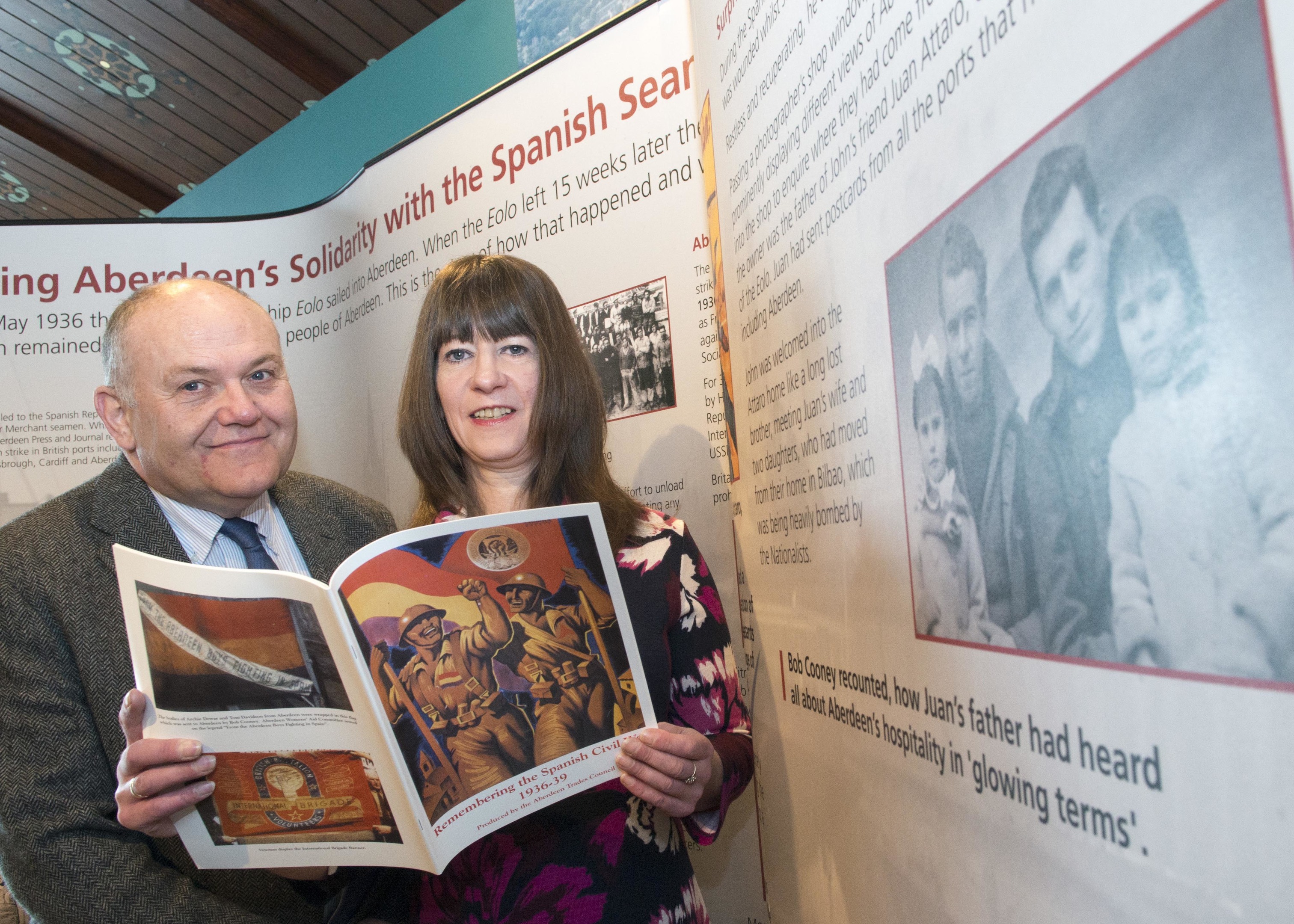 Councillor Barney Crockett and Nina Londragan, granddaughter of John Londragan