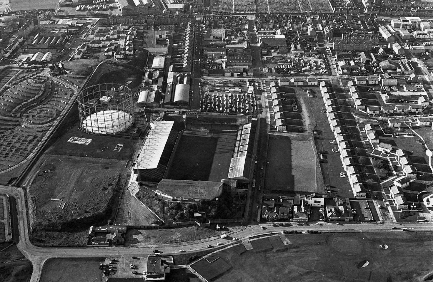 iew looking west in 1984 over Pittodrie Stadium