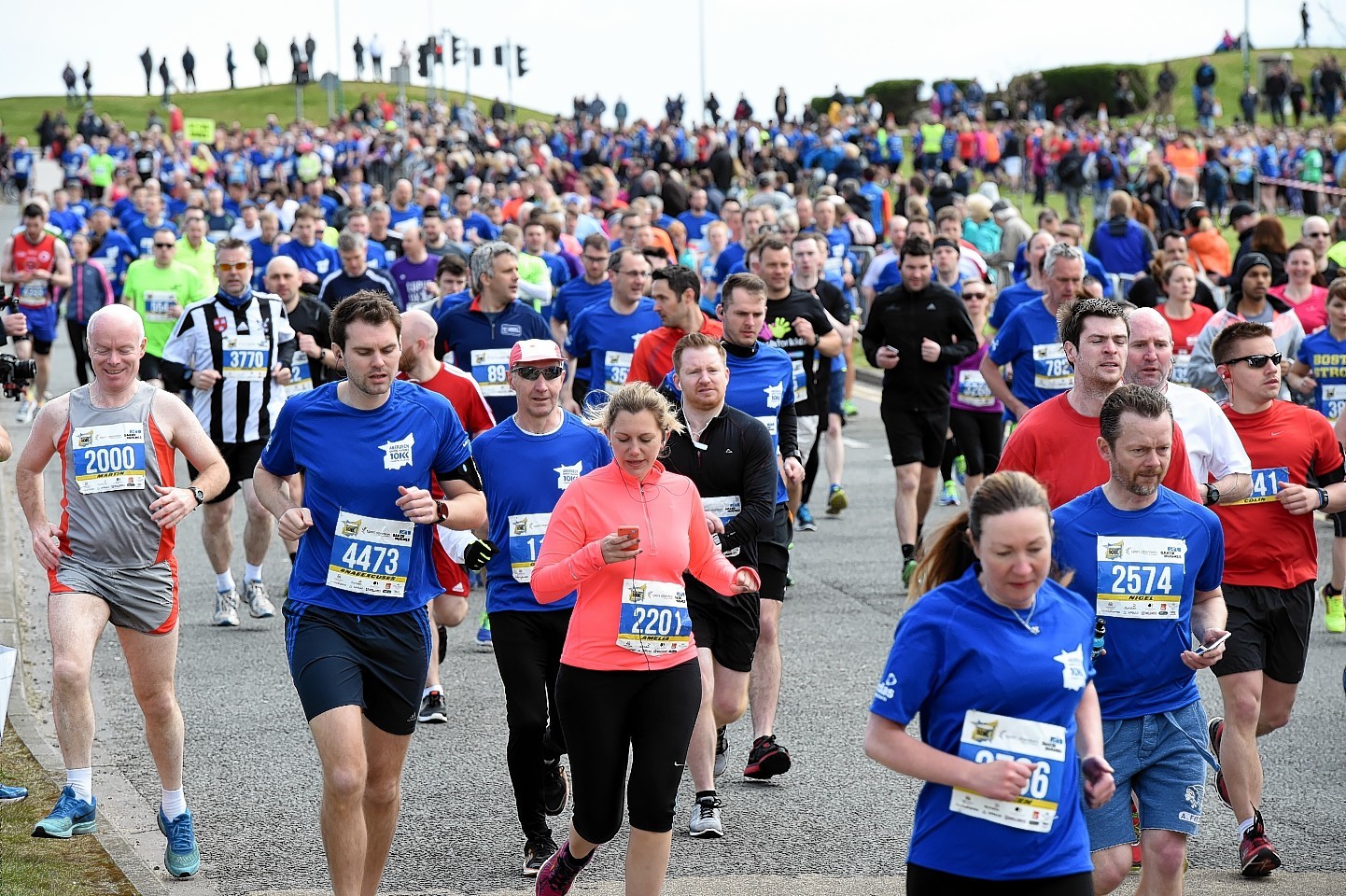 Runners take on the 10k along Aberdeen beach boulevard. Picture by Kevin Emslie