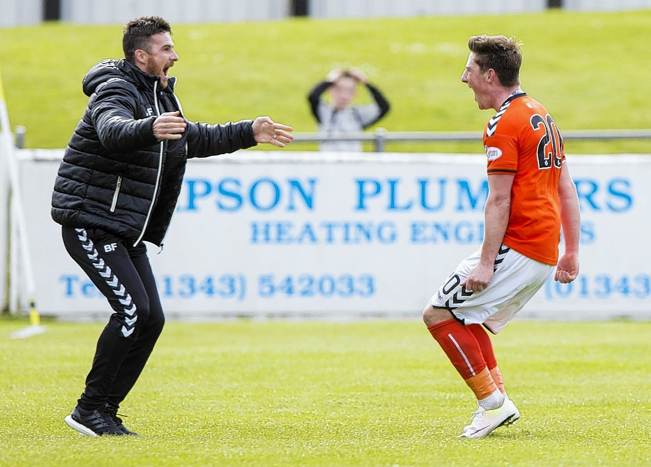 Clyde's Jordan Kirkpatrick (right) celebrates his goal with manager Barry Ferguson