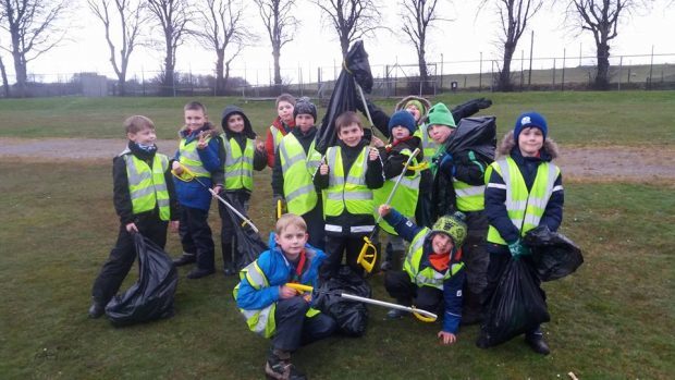 Cub scouts out doing their Oldmeldrum litter pick