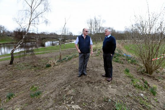 The current bund at Davidson Park, Port Elphinstone. Pictures is local residents Derek MacKay and Frank Duguid. Credit: Jim Irvine.