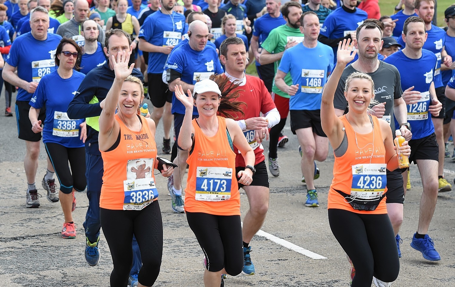 Runners take on the 10k along Aberdeen beach boulevard. Picture by Kevin Emslie