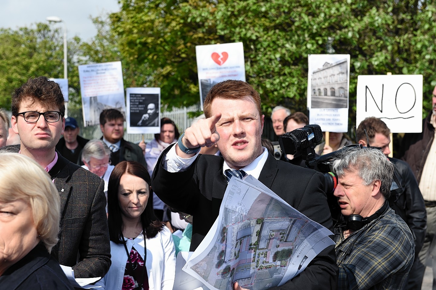 Group of protesters meet the planning committee. Picture by Kami Thomson 