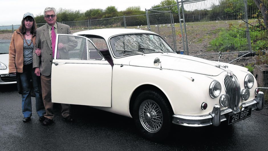 Roger and Dianne Diggins with their 1997 Jaguar Mk2 X300