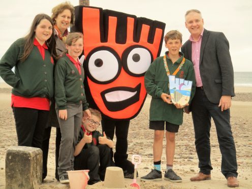 Sam Robbins was joined by classmates from Kinloss School and Moray MSP Richard Lochhead at Findhorn beach, the spot that inspired the drawing.