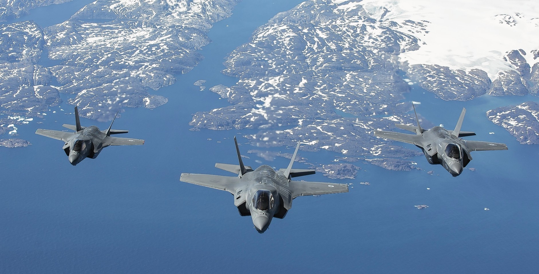 F35 Lightning arrives in the UK