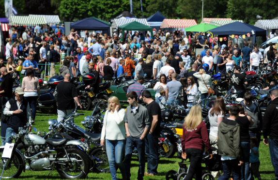 Elgin Rotary Club Motorfun at Cooper Park, Elgin. Large crowds enjoyed the sunshine. Picture by Gordon Lennox 05/06/2016