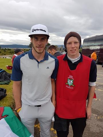 Gareth Bale with caddie Cameron Hook after the round