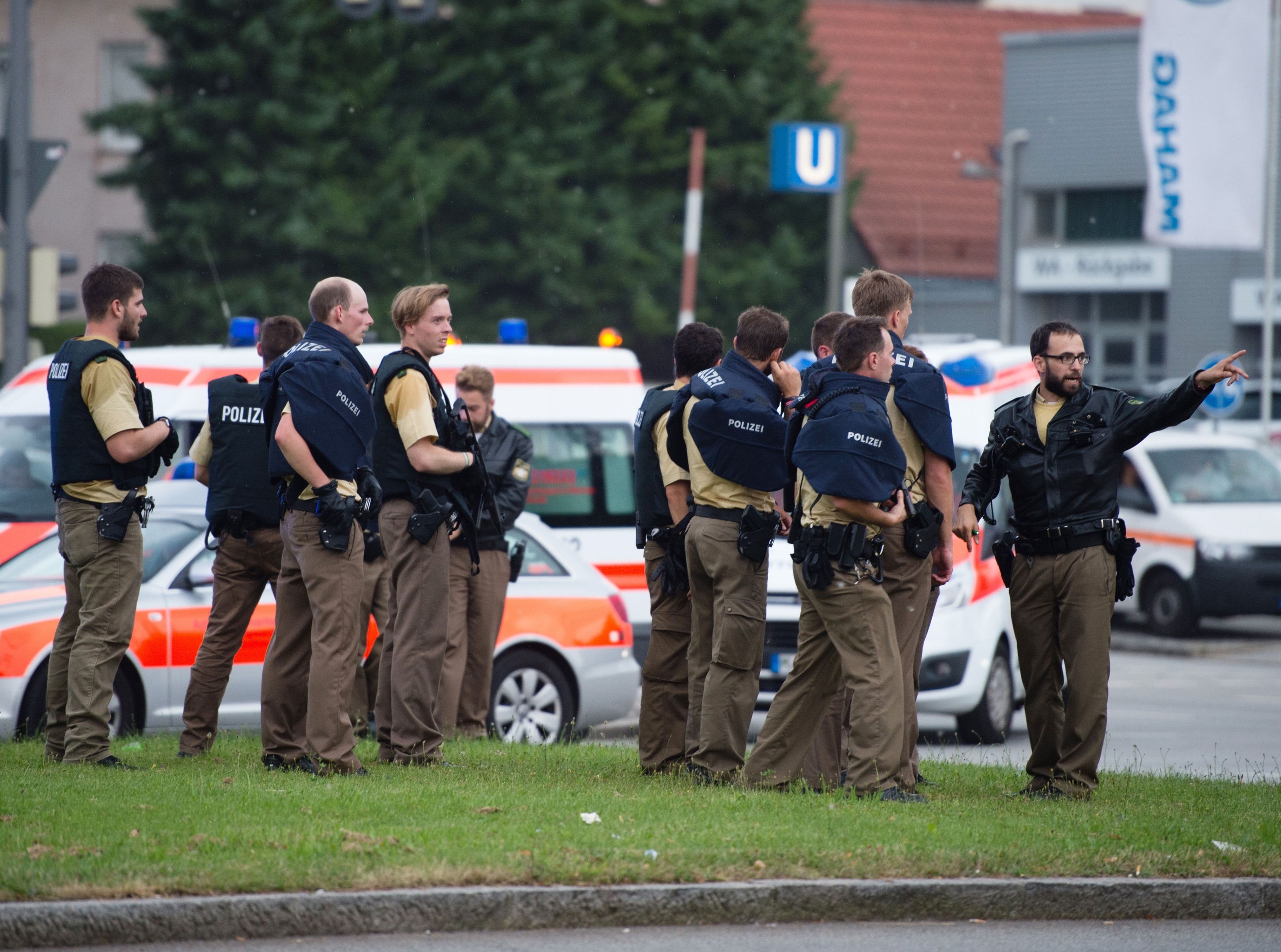 Policemen arrive at a shopping centre in which a shooting was reported in Munich, southern Germany, Friday, July 22, 2016. Situation after a shooting in the Olympia shopping centre in Munich is unclear. (Matthias Balk/dpa via AP)