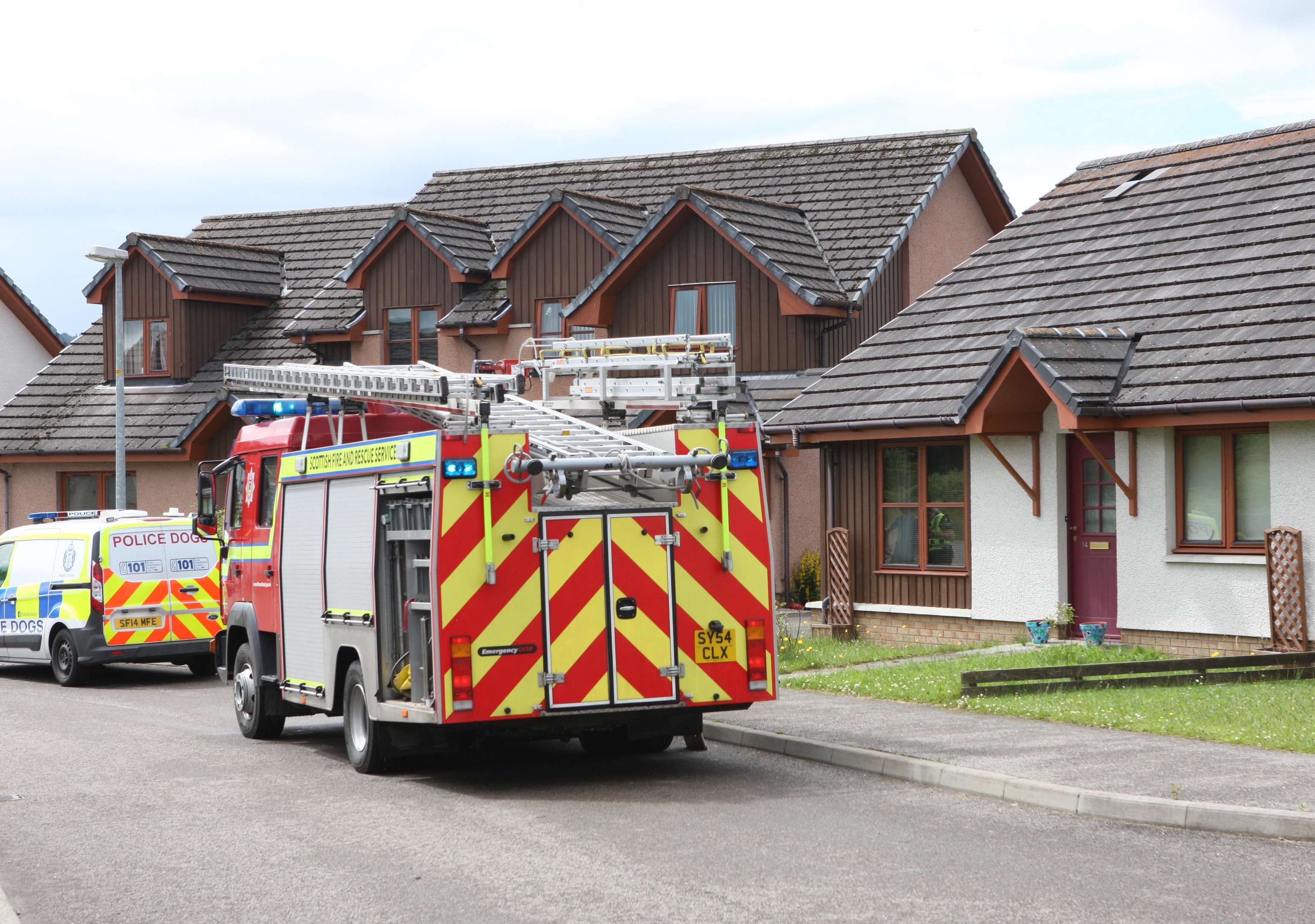 HOUSE FIRE AT LILY LOCH IN MUIR OF ORD.....PIC PETER JOLLY