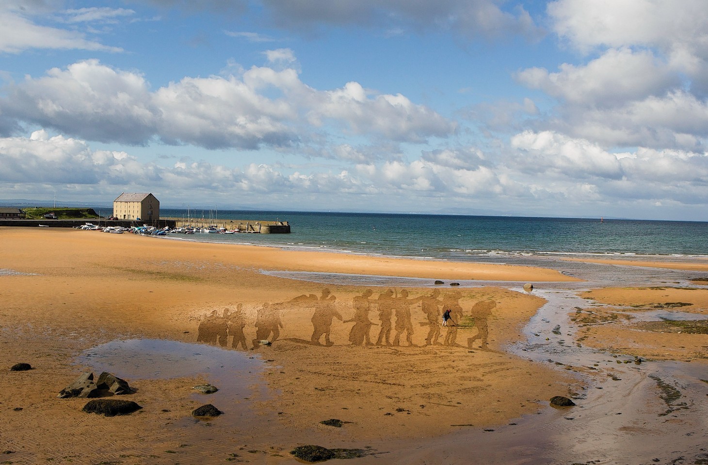 Sand drawing "Somme Soldiers" by Sand In Their Eye, on the beach in Elie, Fife