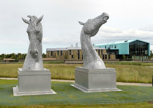 The Kelpies arrive at Inverness Campus 

Pic.  Trevor Martin/ HIE