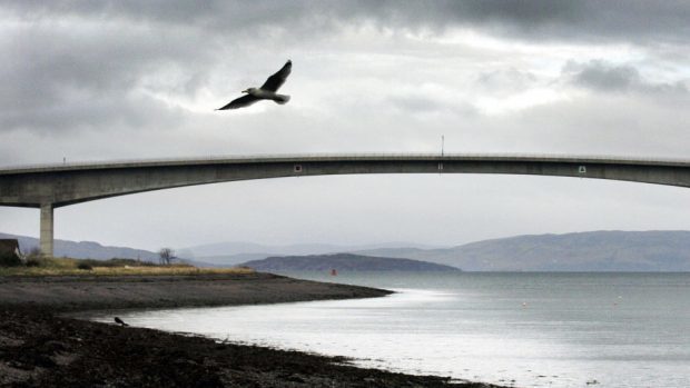 Restrictions have been put in place on the Skye road bridge.