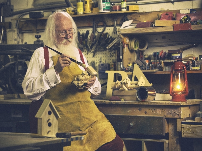 Vintage Image Real Santa Claus Bissell working late hours in the workshop #realsantaclaus #issantareal #santaclaus #realsantaclausimages