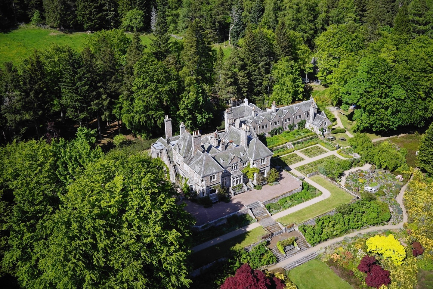 The estate sits on approximately 12,000 acres